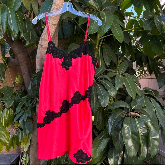 Vintage Victoria’s Secret gold label lace slip - Picture 1 of 6